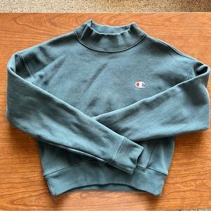 Champion extra-small hunter green sweatshirt, slightly cropped mock turtle neck